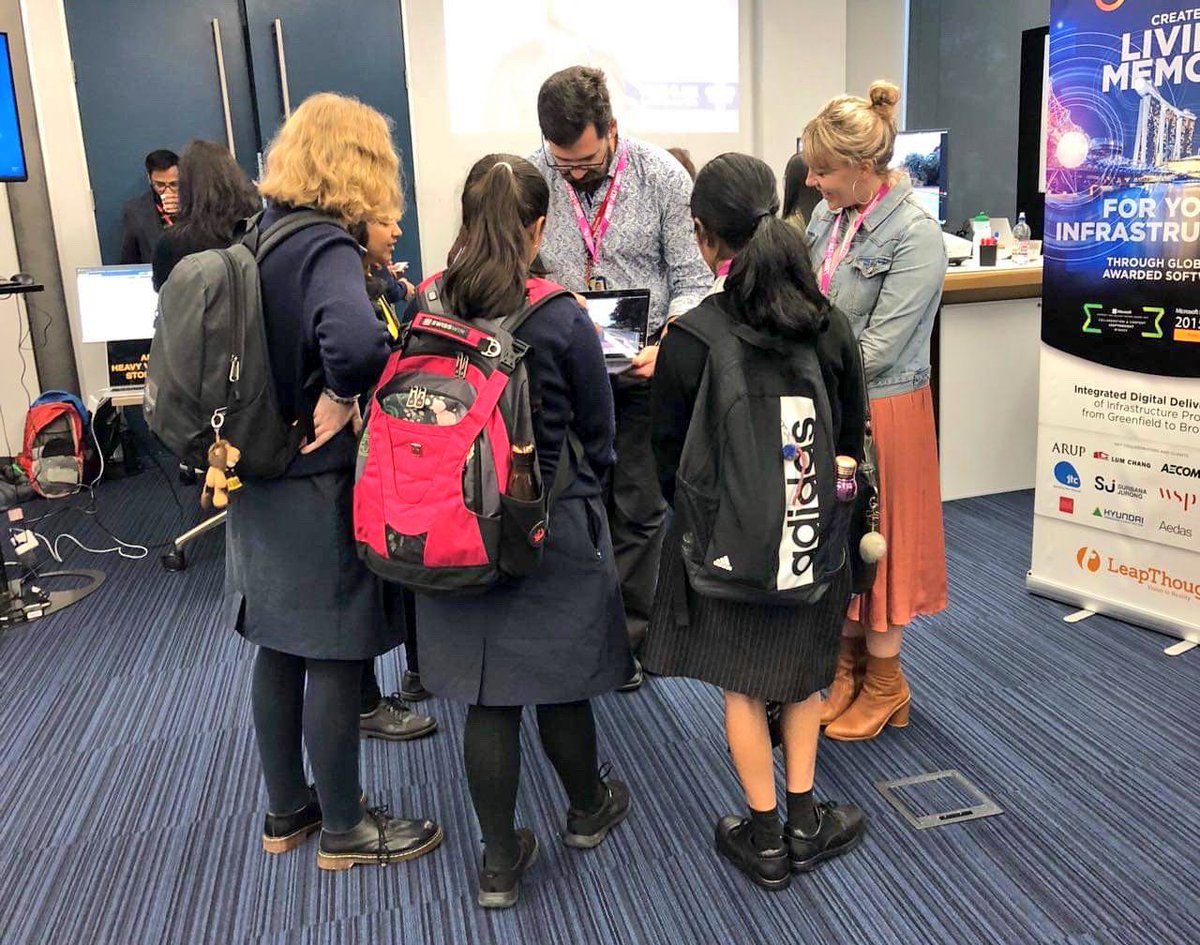 fionamillarnz's tweet photo. Sharing the technology powering and transforming our transport system through #shadowtech19 with @nzta_news @AklTransport #womenintech #stem https://t.co/baDI0ZVDAE
