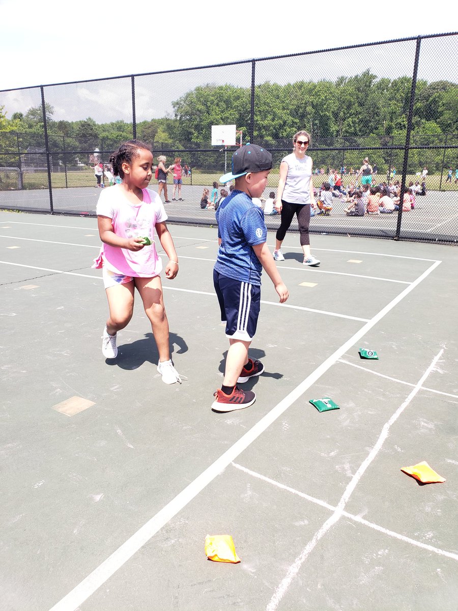 KinderWatts17's tweet photo. More Fun at the Farm!  #WeAreVincentFarm https://t.co/KVpHiah3j9