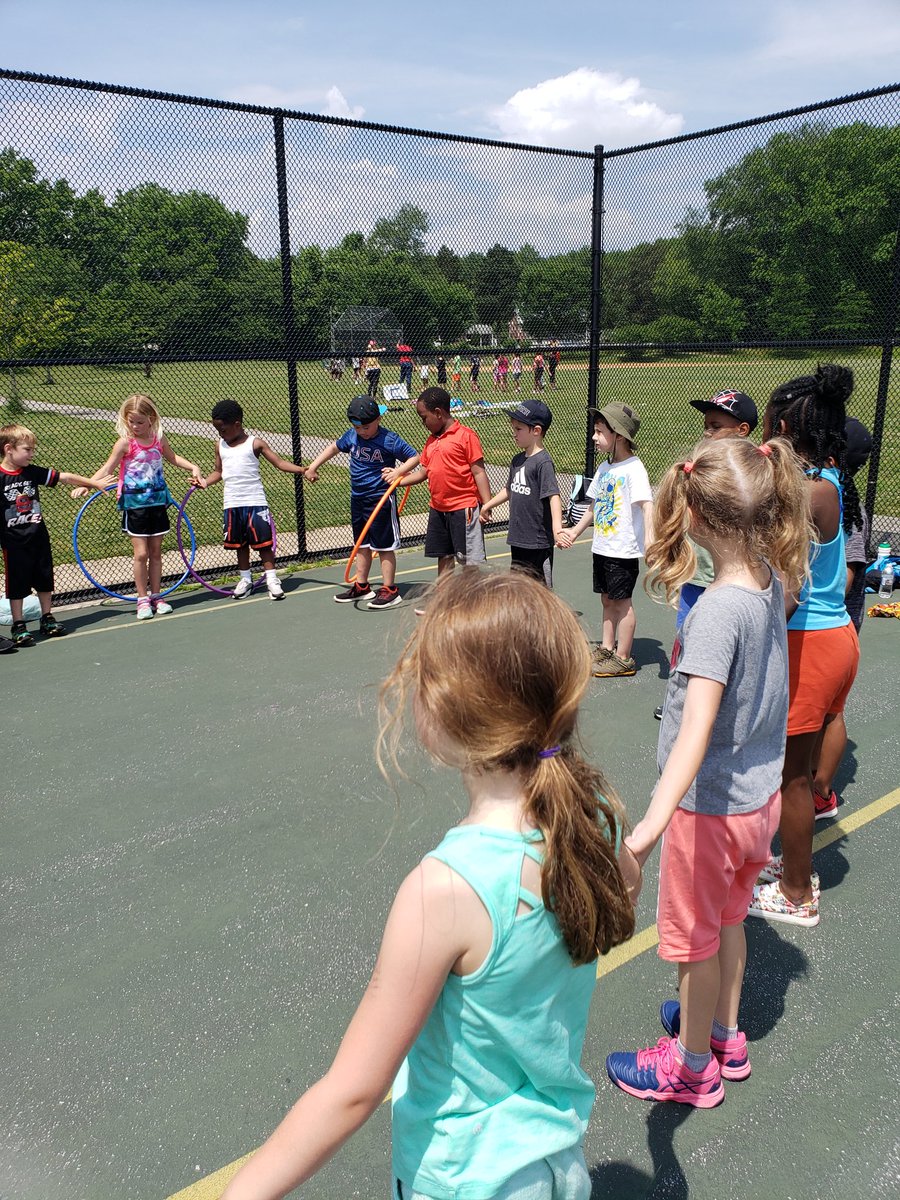 KinderWatts17's tweet photo. More Fun at the Farm!  #WeAreVincentFarm https://t.co/KVpHiah3j9
