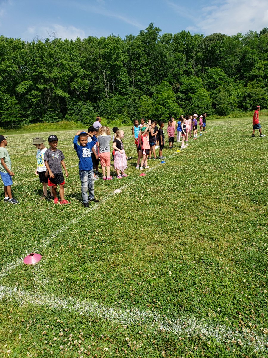KinderWatts17's tweet photo. More Fun at the Farm!  #WeAreVincentFarm https://t.co/KVpHiah3j9