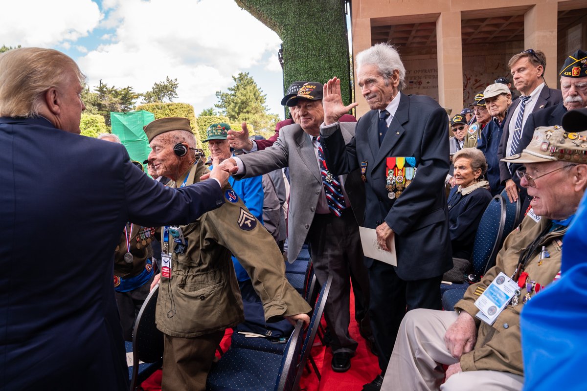 WhiteHouse45's tweet photo. "To more than 170 veterans of the Second World War who join us today: You are among the very greatest Americans who will ever live.  You’re the pride of our nation.  You are the glory of our republic.  And we thank you from the bottom of our hearts." — President Trump at #DDay75 https://t.co/UHXt0tYW01