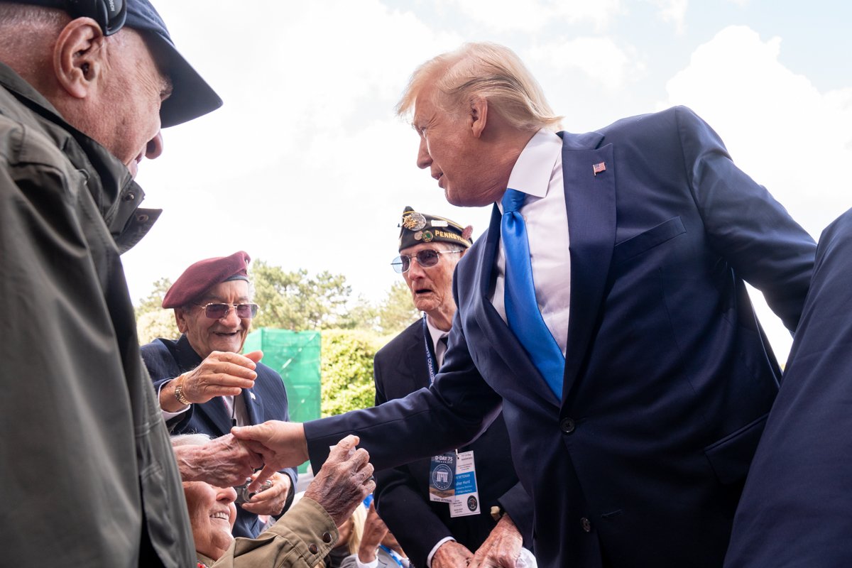 WhiteHouse45's tweet photo. "To more than 170 veterans of the Second World War who join us today: You are among the very greatest Americans who will ever live.  You’re the pride of our nation.  You are the glory of our republic.  And we thank you from the bottom of our hearts." — President Trump at #DDay75 https://t.co/UHXt0tYW01