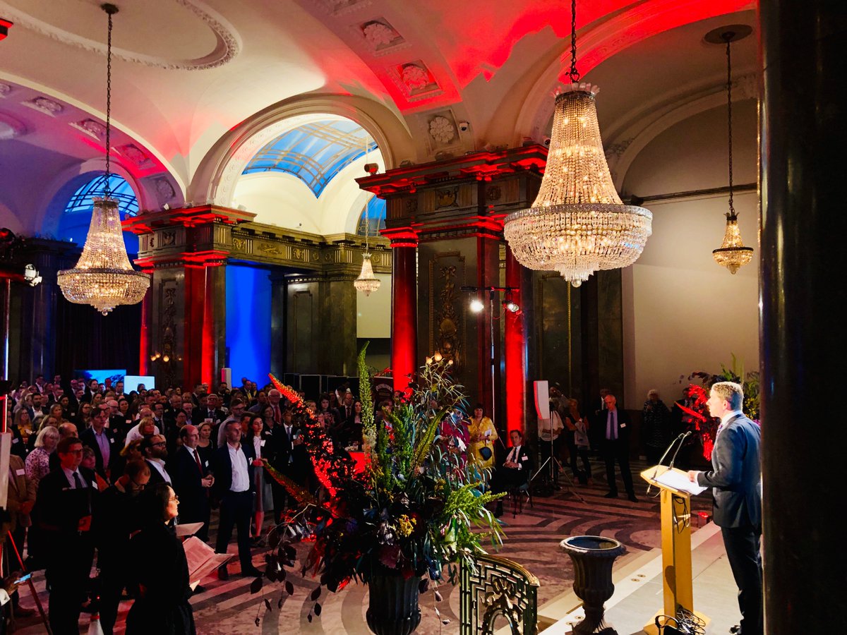 camerondickqld's tweet photo. Queensland was the talk of the town in London this evening, with 300+ guests learning about the best and brightest we have to offer. Proud to represent Premier @AnnastaciaMP to promote trade, investment and opportunity in the Sunshine State ☀️ #QueenslandDay #InvestedInQLD https://t.co/LDvq5kiOGY