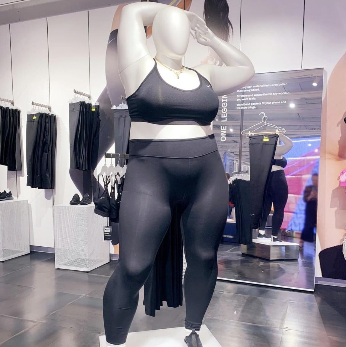 Twitter: "Really digging this plus size mannequin at @Nike reenforcing that girls can be athletes too 🙌 #effyourbeautystandards https://t.co/ei8Vss6CIX" / Twitter