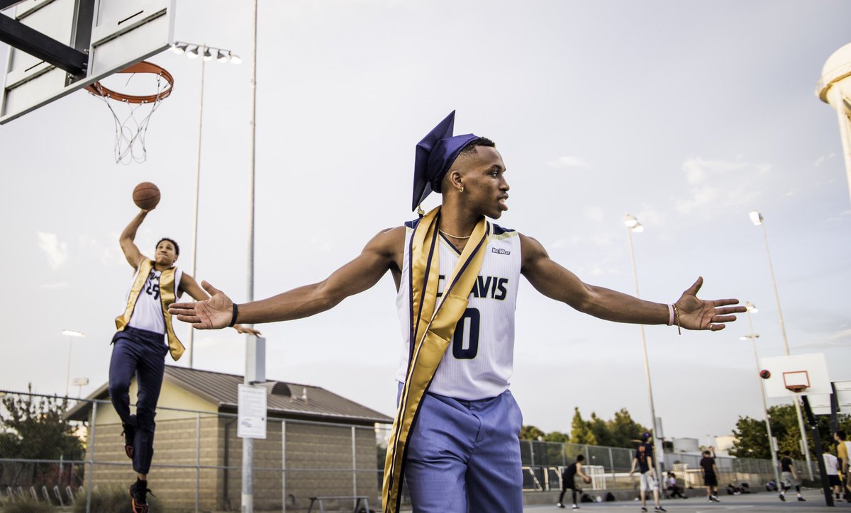 TjShorts5's tweet photo. Who y’all think brought more HEAT!? I think we got em by a few DEGREES @KingJames @DwyaneWade 😏🔥🎓 #UCDavisGrad #StudentAthletes https://t.co/dOoUX5FMA5