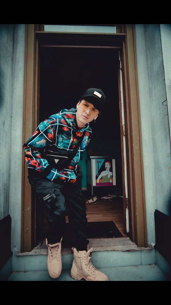 christophervele's tweet photo. Cuánto por este cuadro? https://t.co/FQg23WVzyL