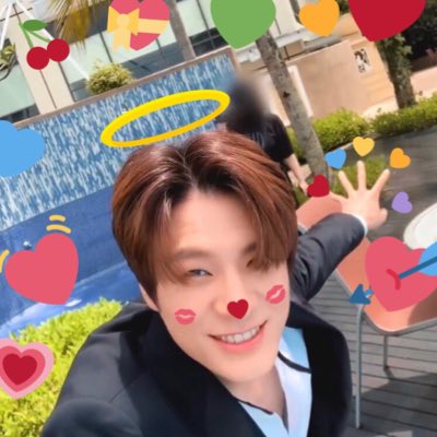 rowannie00's tweet photo. #NewRowanPic no more sexy pics, back to being the resident cutie! Thanks to wyatt for the stickers 💛 https://t.co/MwmyHcwk6l
