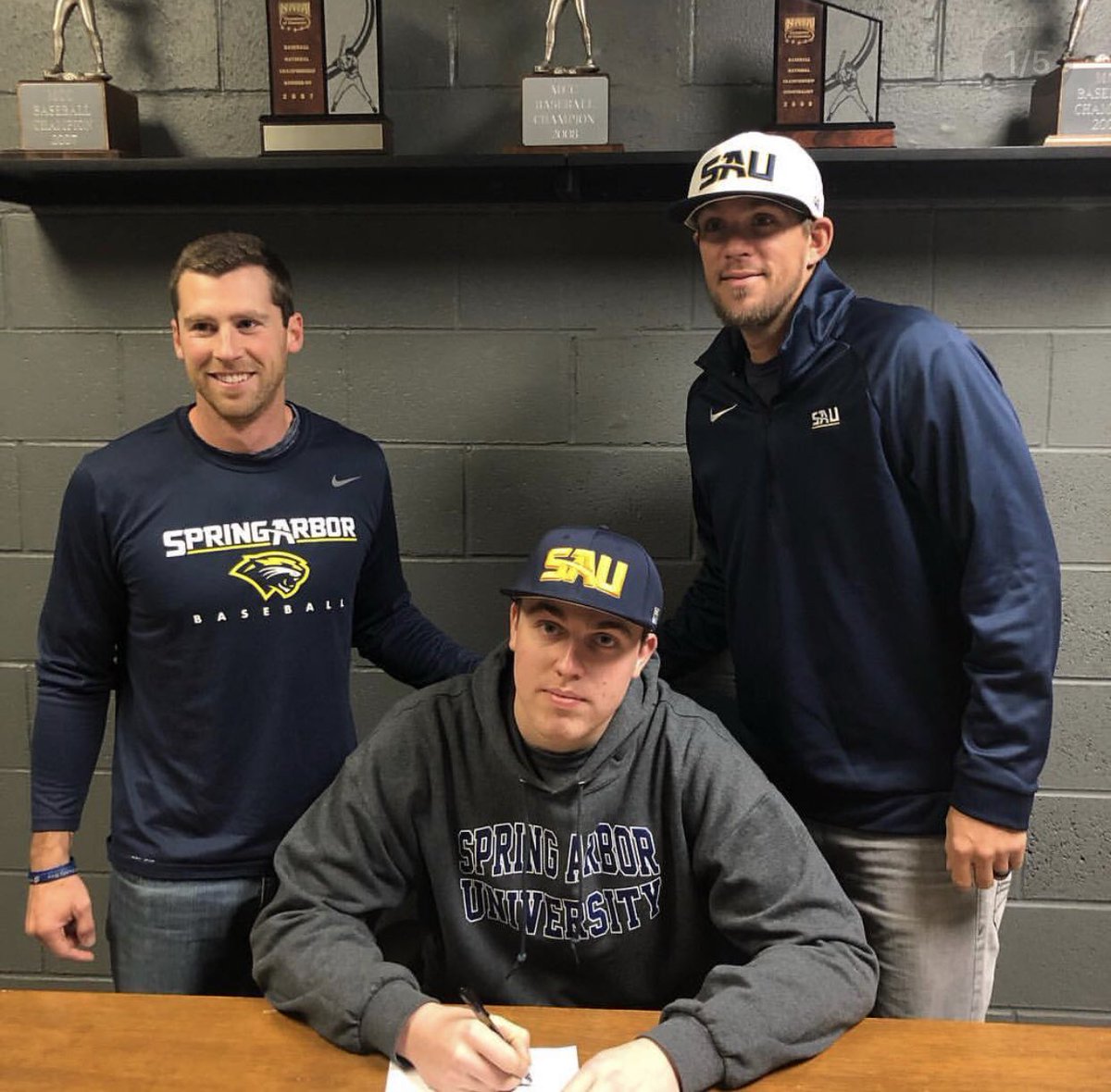 AllendaleBaseb1's tweet photo. Congrats to our seniors moving on to play college athletics!
-Jeremy Wiersema/ Grand Valley State University (Football)
-Mason Vredeveld/ Indiana Wesleyan University (Football)
-Alex Stephens/ Spring Arbor University (Baseball)
-Cooper Tolson/ Bethel University (Baseball) https://t.co/pOhV4zhFIH