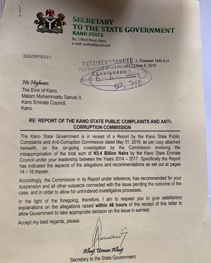 LepaQueen's tweet photo. Hmmmm wonders. From secretary to the state government of a governor caught on tape twice (not once) stuffing his regalia with dollars. I guess spec and log!!! @KanoStateGovt @MBuhari @Gidi_Traffic https://t.co/b3YhTv3Rlq