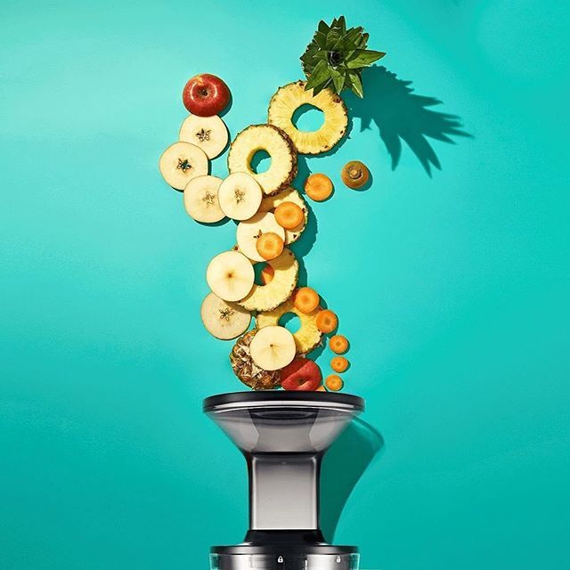 Wegetarianizm może w znacznym stopniu przyczynić się do poprawy zdrowia. 
Czy w dzisiejszych czasach łatwo stosować dietę wegetariańską?
Ważnym elementem tej diety jest duża ilość świeżych warzyw i owoców. Wyciskarki Hurom pozwolą Ci łatwo i wygodnie prz… bit.ly/2Ky8rl5