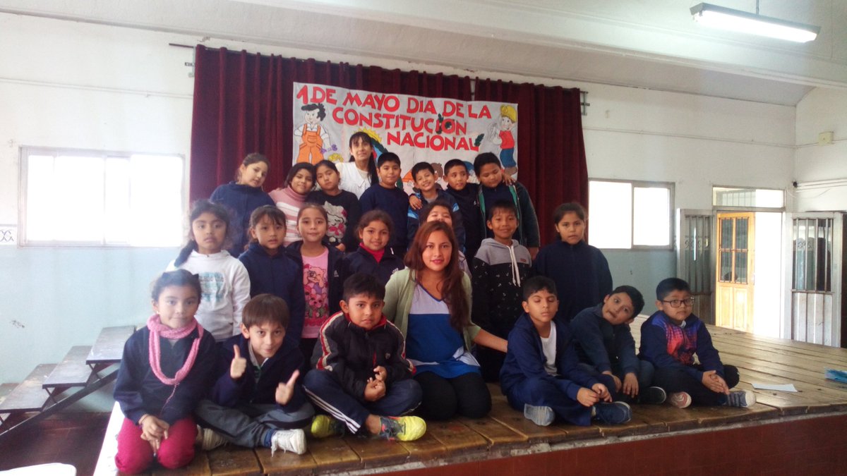 Maestra Socio Educativa de #EscuelasAbiertas junto a los niños de #EscuelaSantaLucía hacen posible el trabajo en aulas heterogéneas con pareja pedagógica. <a href="/aniberruezo/">analia berruezo</a> <a href="/patriciapinasco/">Patricia Pinasco</a> <a href="/Jorgelina_07/">Jorgelina</a> <a href="/fguillesaavedra/">GUILLERMO SAAVEDRA</a>