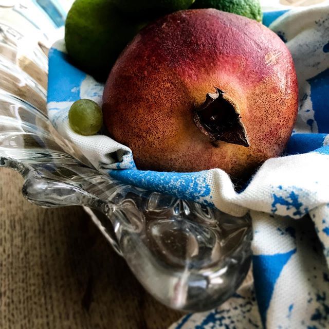BreadBakerDani's tweet image. Pomegranates are so pretty both inside and out! Do you use them in your dishes? #pomegranate #middleeasternfood 
My second entry for @littleplantation #eatcaptureshare 3/4 angle bit.ly/2QRyl4l