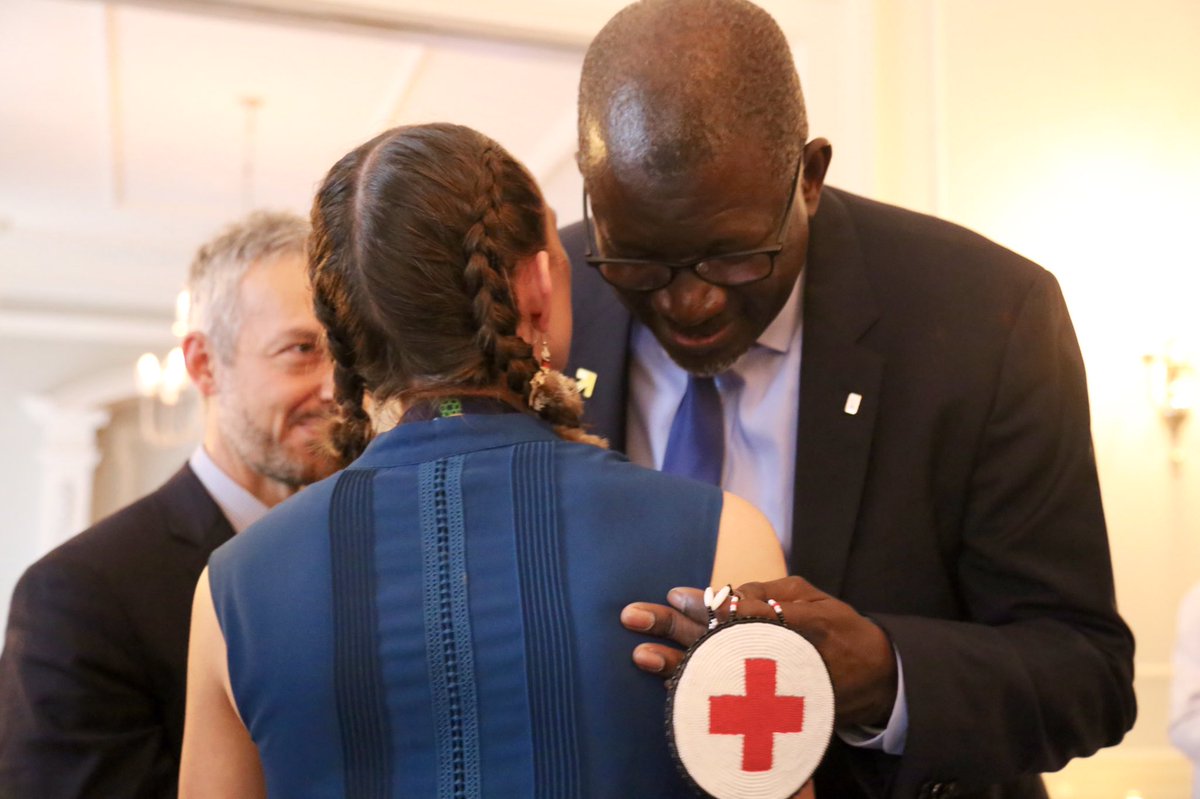 redcrosscanada's tweet photo. We ❤️ this @WomenDeliver moment! @As_SyIFRC Sec. Gen of @IFRC, overjoyed with a handmade medallion from our Indigenous Youth Leader, Shaylynn McAuley. #RedCrossWD https://t.co/3Fprl0xjcx