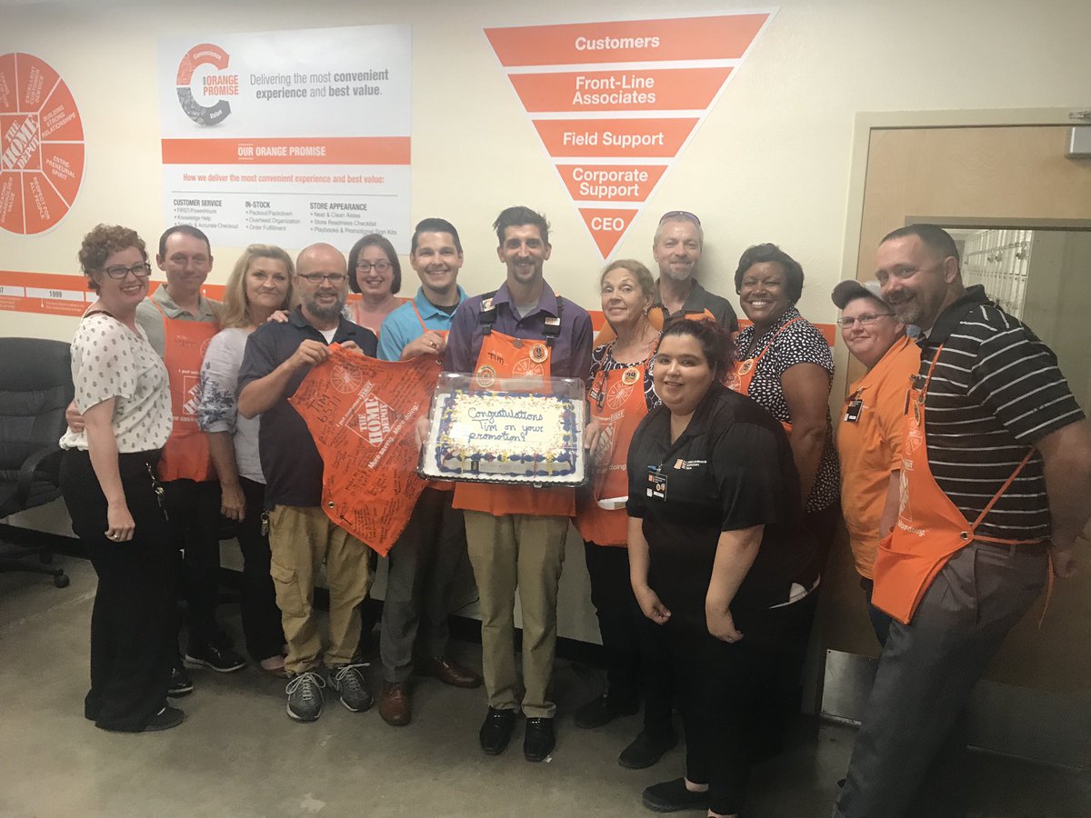 JJMarucci's tweet photo. 🎉🎉CONGRATULATIONS🎉🎉 Tim on your promotion to ASM!!! We’re all so 🌟PROUD🌟 of you!!! 6583 is gaining a great ASM!!! @HardestyT @patriciaberrio8 https://t.co/9TKMXMDuvS