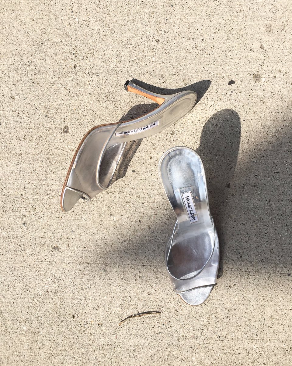 BoroResale's tweet photo. 💎🔮📡 @manoloblahnikhq size 8.5/9 #manoloblahnik #vintagedesigner #designervintage #goodfinds #90s #clearshoes #beautiful #vintagemodern #contemporary #mixandmatch #doyou #vintage #consignment #detroit #detroitretail #detroitconsignment #current #curated #curatedvintage https://t.co/Z2hkuSFQ7x