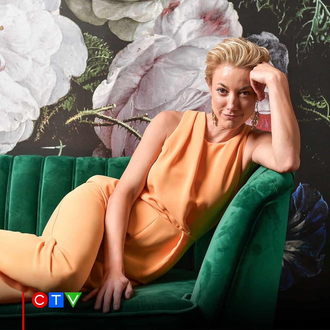 TtlyPalmerised's tweet photo. Green is the new Gold 😍😍😍 #Zeeps #ctvupfront #JANNonCTV Lucky couch ❤ https://t.co/77pV2bAgr0