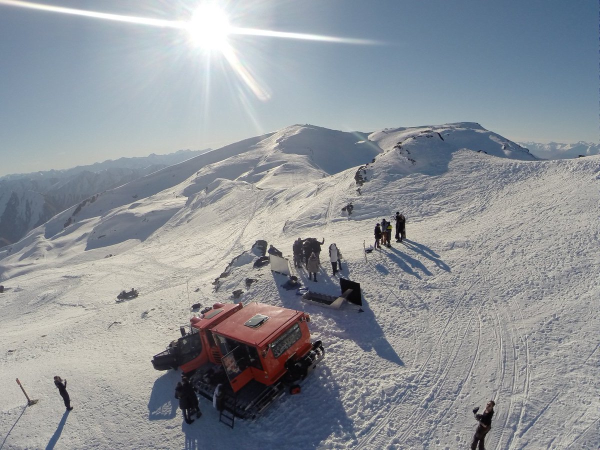 filmqueenstown's tweet photo. Snow jobs &amp; beautiful blue sky days.    Our crew are experienced working in the snow, even when the conditions are not quite so pleasant.   
.
#snow #filmmaking #film #snowjobs #setlife #cardronanz Cardrona Alpine Resort, NZ 
.
© Cam Wood/ Location Scout/ Manager https://t.co/tTAWK8oTYz