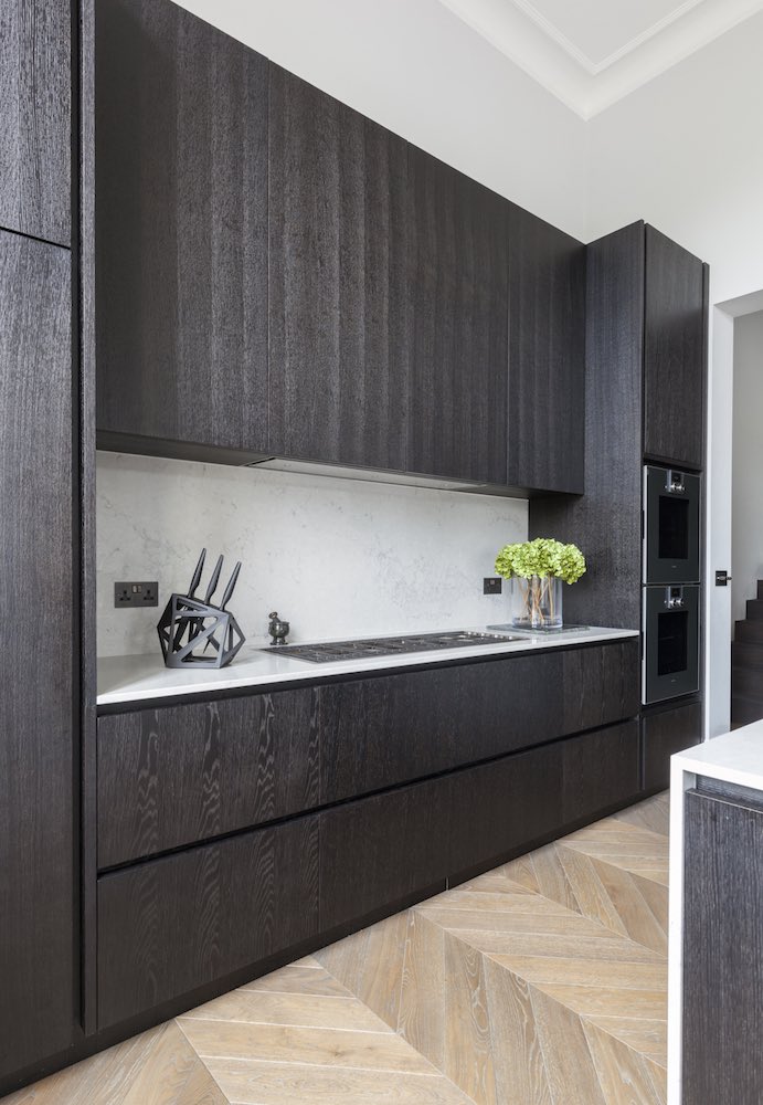 Nothing beats the fantastic style and design of true bespoke brushed oak handleless kitchens. #point5kitchens #bespokekitchen #londonfurniture #kitchencountertops #fittedkitchen #kitchendesign #kitchen #kitchenremodel #kitchenrenovation #customcabinets #customkitchens #homedesign
