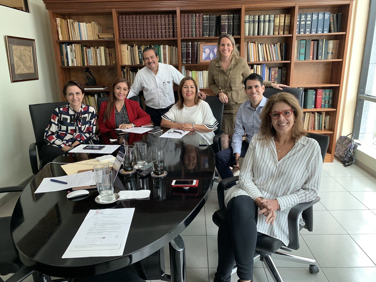 RobledaRaquel's tweet photo. @DacilAcevedo @mariaelenabb @laurapuertas @gberroaloo @tdealfaro @brunobasile nos hemos reunido como equipo asesor de #REDPerodistasRS PANAMÁ para revisar Plan de acción 2019 y trabajar con RED un centro de pensamiento Gestión y Comunicación Responsable https://t.co/swYTMZNgzr