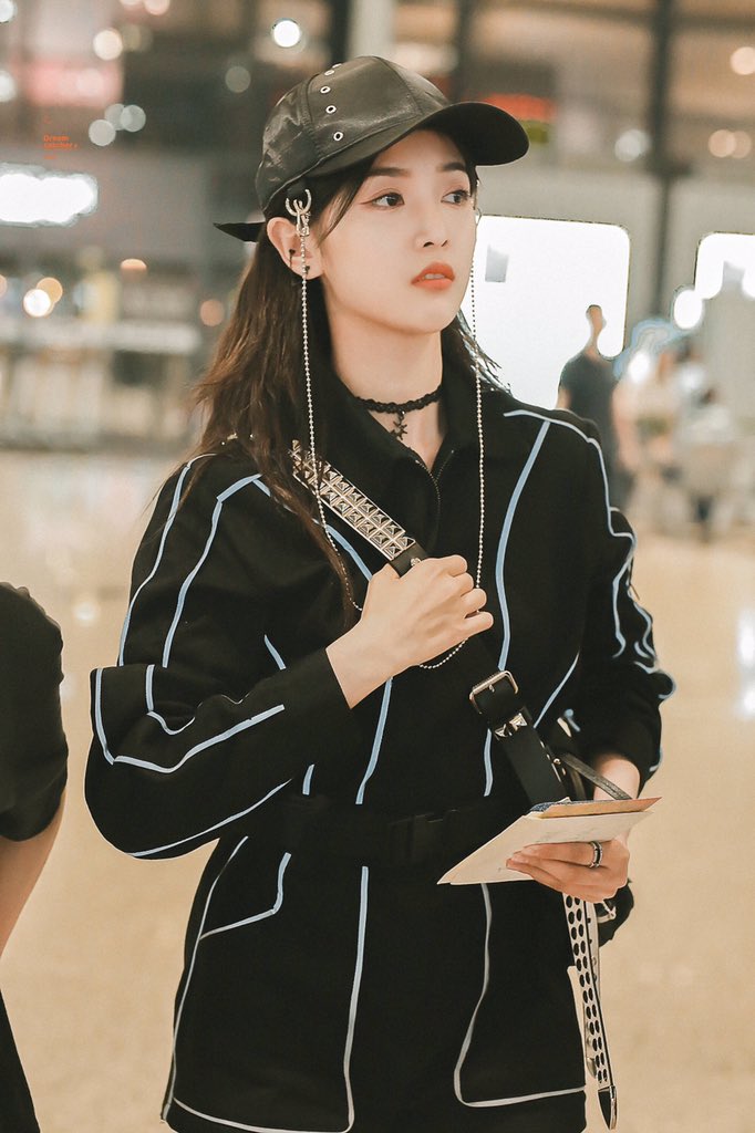 wujuarchive's tweet photo. ╌ xuanyi ❣︎ #吴宣仪   
©dreamcatcher ⇝ 190606 https://t.co/u3K1XdYA4F