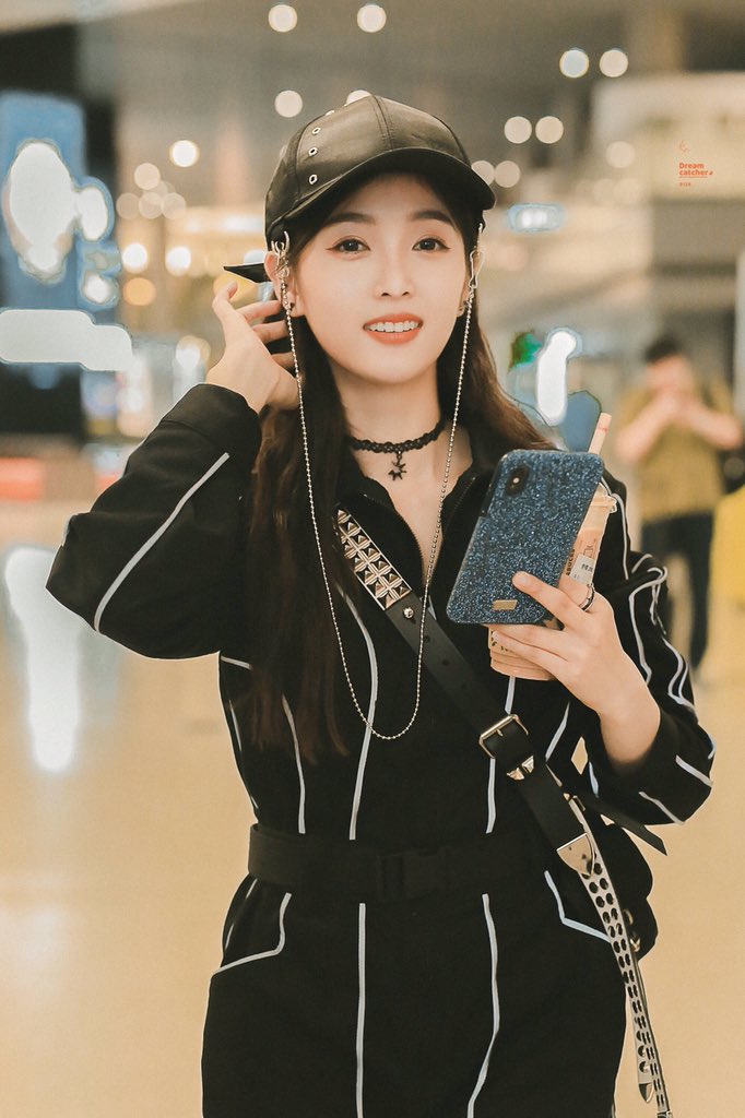 wujuarchive's tweet photo. ╌ xuanyi ❣︎ #吴宣仪   
©dreamcatcher ⇝ 190606 https://t.co/u3K1XdYA4F