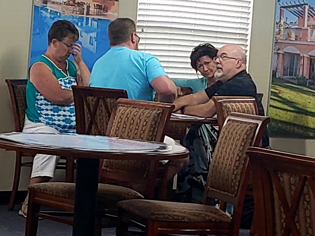 theandypayne's tweet photo. All I can say is WOW. So today I catch our Division Vice President @DRIguy2017 helping a guest to become our newest owner. That's exactly why I am super proud to work for @diamondresorts. #employerofchoice #WhyAreYouNotHere. 2 different days, 2 members of our SLT on tables.. https://t.co/6Kf0utKEOk