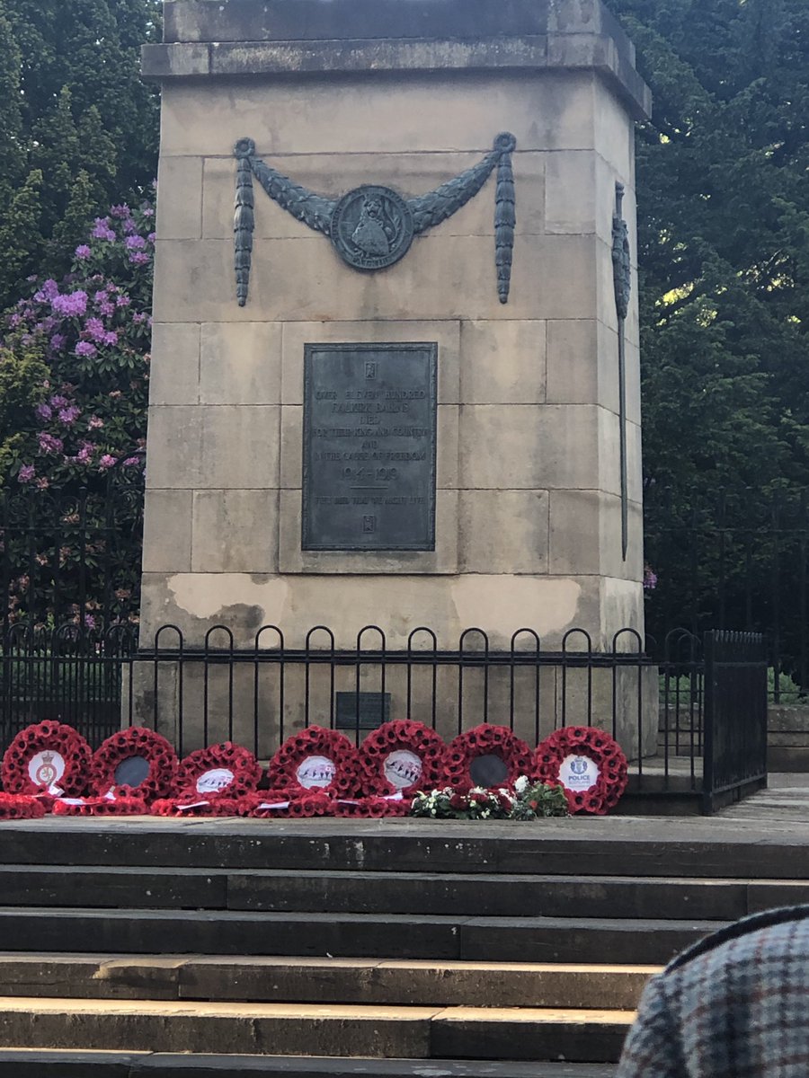 HistoryGHS's tweet photo. We as a school feel humbled and honoured to have been invited to attend the procession and service at the cenotaph in Falkirk this evening in remembrance of the 1100 Falkirk Bairns that laid down their lives for our liberty. 💕 #lestweforget #GHSproud https://t.co/EgxgfYxS12