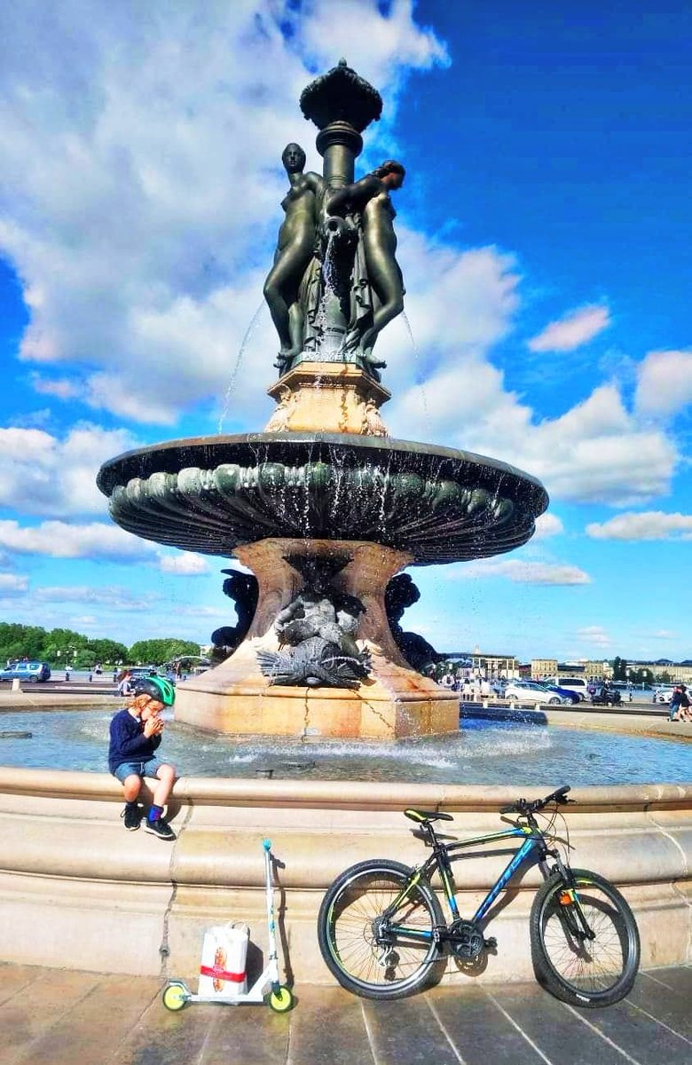 BikeHireDirect's tweet photo. Weekend Idea: Hire #bikes for all the family from Gareth at @GirondeBikes and explore the amazing city of #Bordeaux ... for more information visit https://t.co/fksDur7QMC

#Gironde #velo #NouvelleAquitaine #France #BikeHireDirect #DispoVelo #French #Cycling #Cyclisme #MaBordeaux https://t.co/jlqVnsRMpV