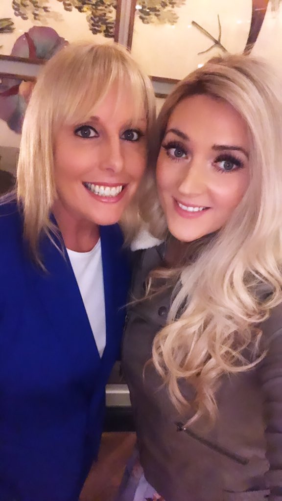 JennyleeDixon's tweet photo. Such an honour to be guest speaker at last nightโs #SummerGlow #ForeverUK skincare event @theivydublin ! Talking about life as an actress, skincare, becoming more confident & living in Los Angeles. Really super event with great people! Thank you for having me! ๐โจ@Romycarroll https://t.co/zHJMdgDHu4