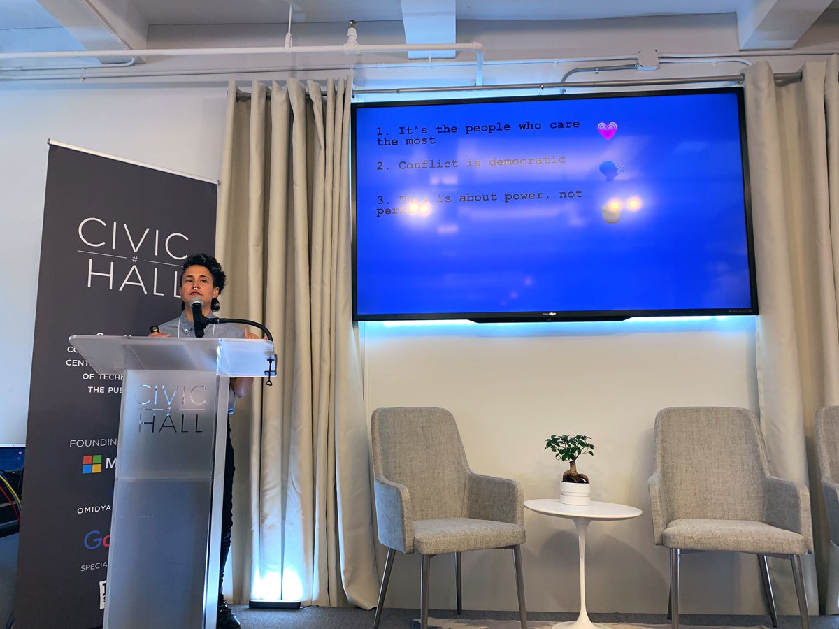 sugaroverflow's tweet photo. 3 things @yanacalou learned from their work @teamcoworker:
1. It’s the people who care the most 💗
2. Conflict is democratic 🗣
3. This is about power, not perks ✊
#pdf19 https://t.co/p9bEwigLLj