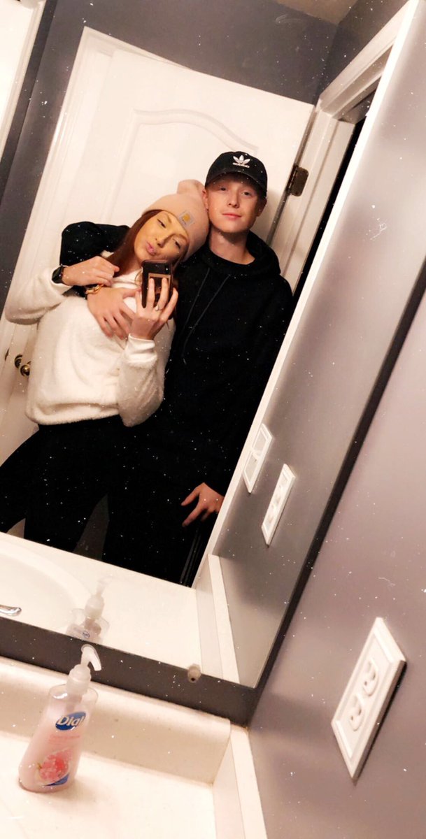 raelee_201's tweet photo. Happy 20th to the sexiest man alive!! I love living this life with you and am so grateful for everything you do for me!! Have the best day baby🎈💗🎉#20looksgoodonyou https://t.co/QA3ImXjlxB