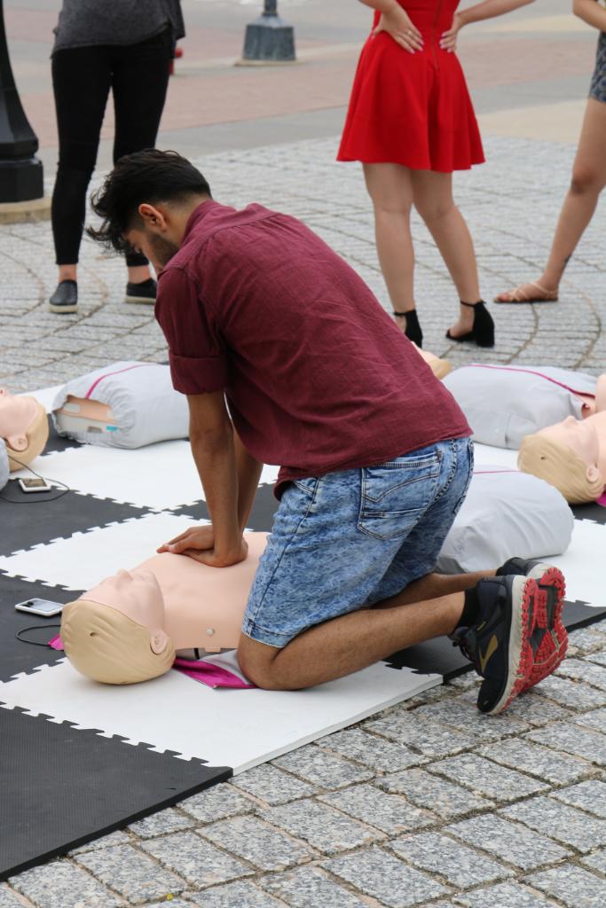 What a beautiful day to learn a lifesaving skill! 👐 Our team enjoyed training people today on hands-only #CPR, a skill which can increase the chances of survival from #cardiacarrest. The event was made possible by the Richard E. Kerber Memorial HeartSafe Initiative. ♥️
