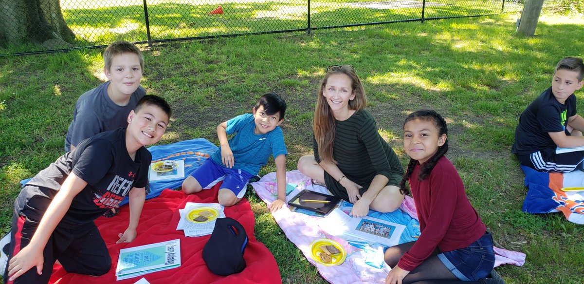 acronin16's tweet photo. And picnic I fun! https://t.co/tMIlnKPged