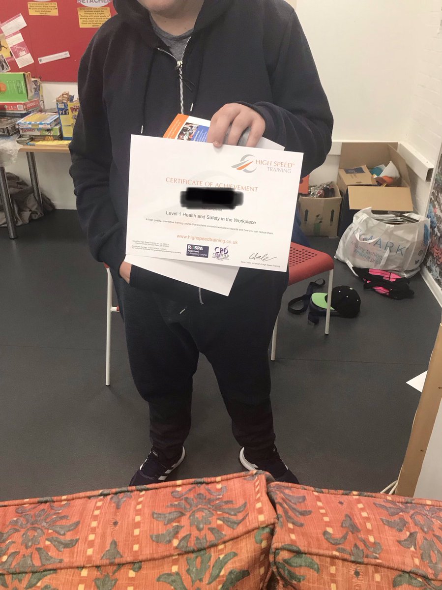 Sharon1McCauley's tweet photo. Extremely proud of this young person. 2nd accreditation!! #proudyouthworker #achievement #wantstolearn @Medway_Youth https://t.co/E3lfak3nXi