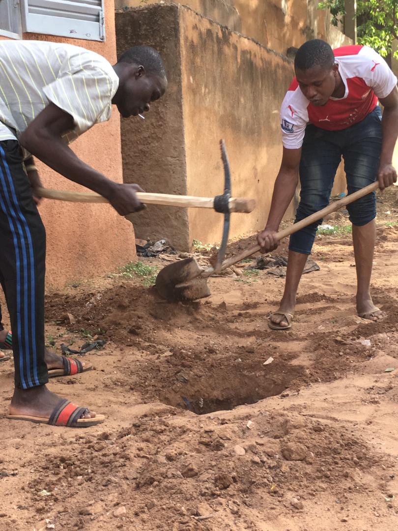 snfMali's tweet photo. #JePlanteMonArbre, ACTION. Kalaban-Coura en commune V de Bamako est prêt à recevoir les premiers arbres de la campagne Ma Rue Verte. 
Les rues identifiées sont prêtes, les plantes n'attendent que les bras de la jeunesse pour le reboisement. 
#SaveFleuveNiger #Mali 
Top départ j-2 https://t.co/dIM727jfAZ