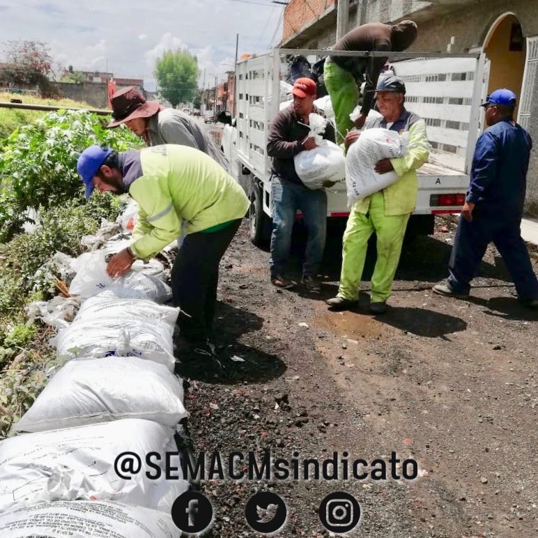 SEMACMsindicato's tweet photo. Sobre el Dren de la Carlos Salazar en #Morelia, las brigadas de Parques y Jardines colocaron una barricada, con la finalidad de que este no se desborde.

#JuntosTransformandoMorelia
#YOsoySEMACM
#OrgullusamenteSEMACM https://t.co/J5FtfA4vdF