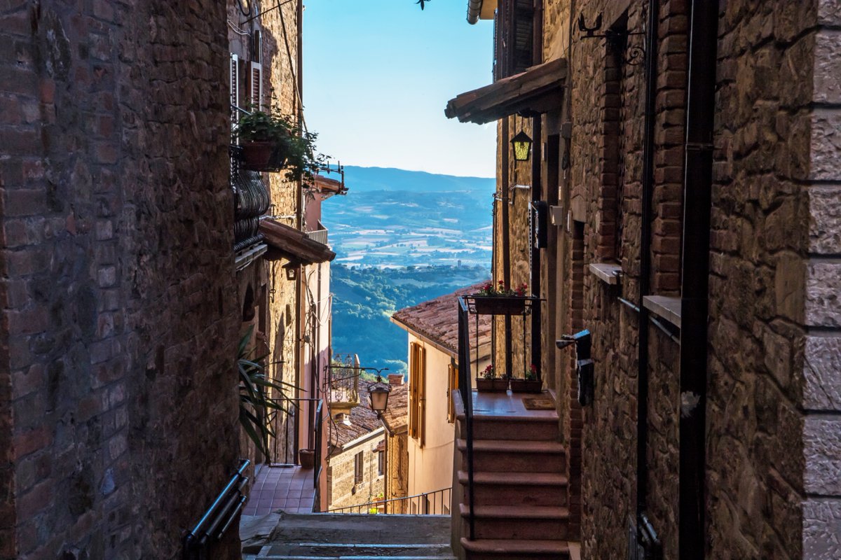 Italia_jpn's tweet photo. 丘の上の村から😘
#コッラッツォーネ #ウンブリア #umbriacuoreverde #borghi #collazzone #旅 #treasureitaly #散歩 #loveイタリア https://t.co/GmiC8KGhKM @UmbriaTourism @Italia https://t.co/JgW7IbbLJD