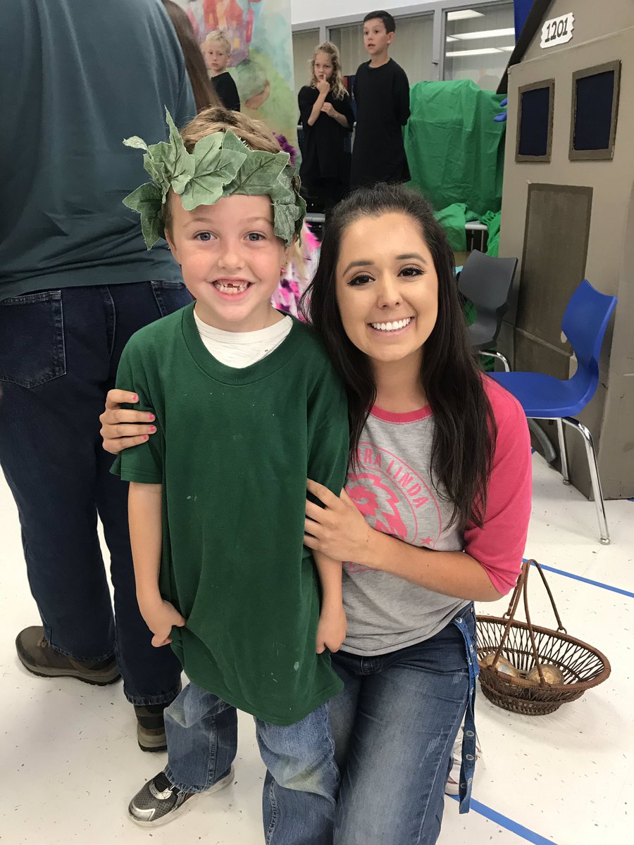 olsentls's tweet photo. So many reasons to be proud today! #HawkAwards &amp; #JackandtheBeanStockPlay @TLSHawks #PVProud https://t.co/c1zirO2Ldz