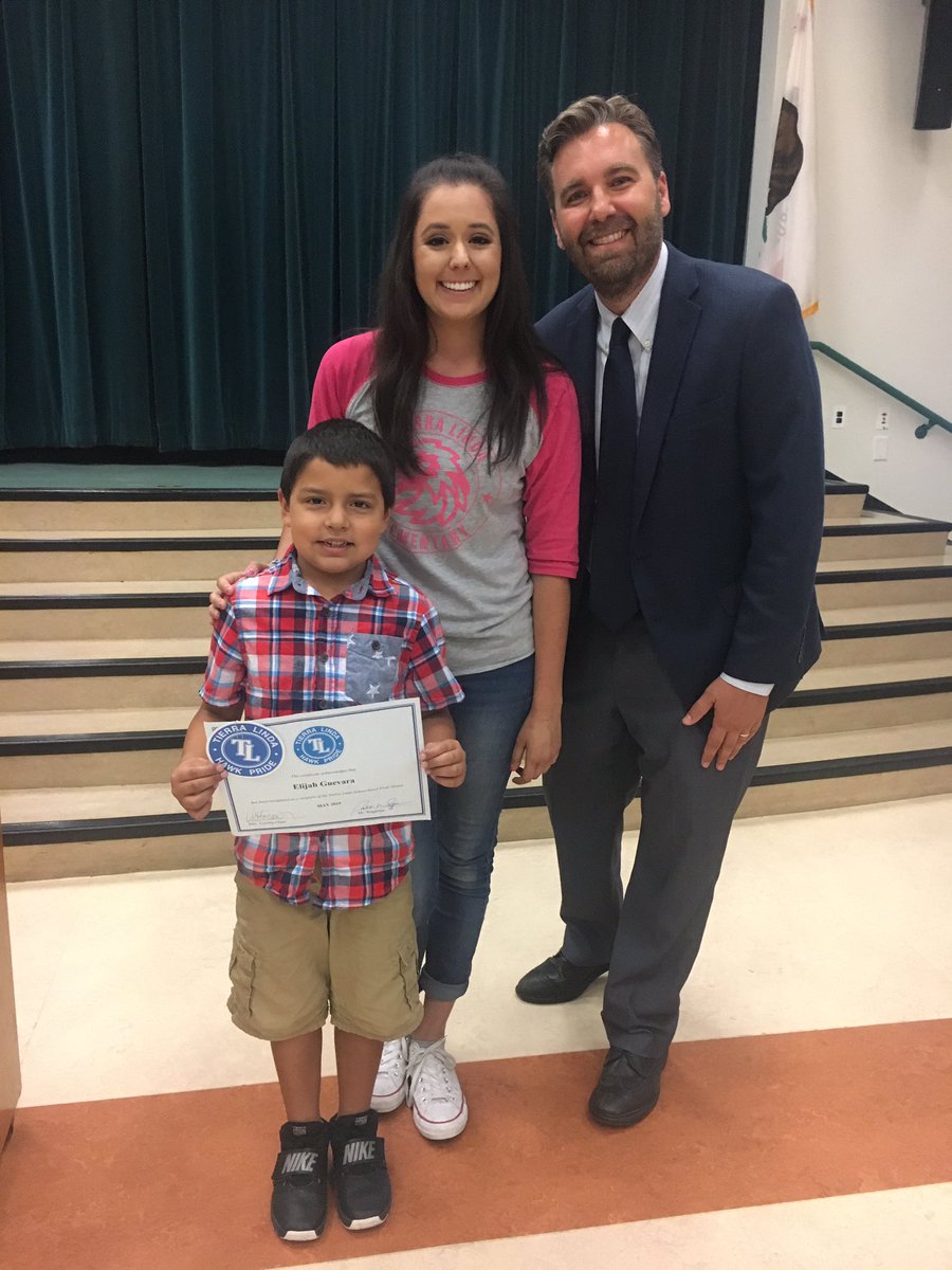olsentls's tweet photo. So many reasons to be proud today! #HawkAwards &amp; #JackandtheBeanStockPlay @TLSHawks #PVProud https://t.co/c1zirO2Ldz