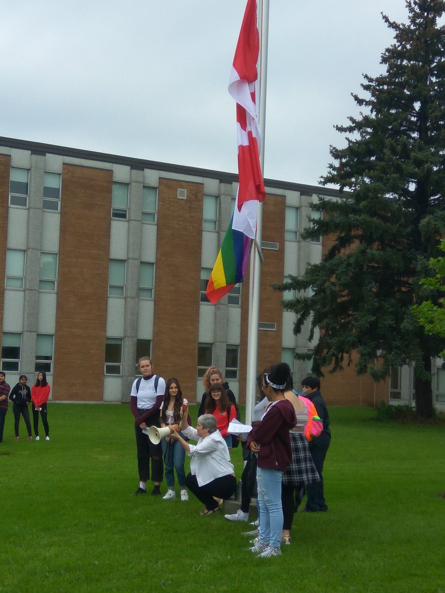 DNotthesame's tweet photo. What a great way to start the day!!! Supporting pride and indigenous inclusion. @ESS_INCLUSION @EssInclusion @ErindaleSS #ESS #erindale #Pride #Pride2019 #LGBTQ #INDIGENOUS #IndigenousHistoryMonth https://t.co/eBN34DsNyx
