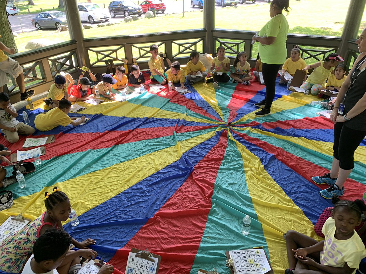 OaksideAwesome's tweet photo. We’re all stars ⭐️ on #FieldDay. These 2nd graders had a lot of 🏃🏾‍♀️ exercise, 💧 water and 🎉fun today. Thank you to every parent, faculty and staff who made it @OaksideAwesome! #peekskillpride https://t.co/m5j4K2Hrtk