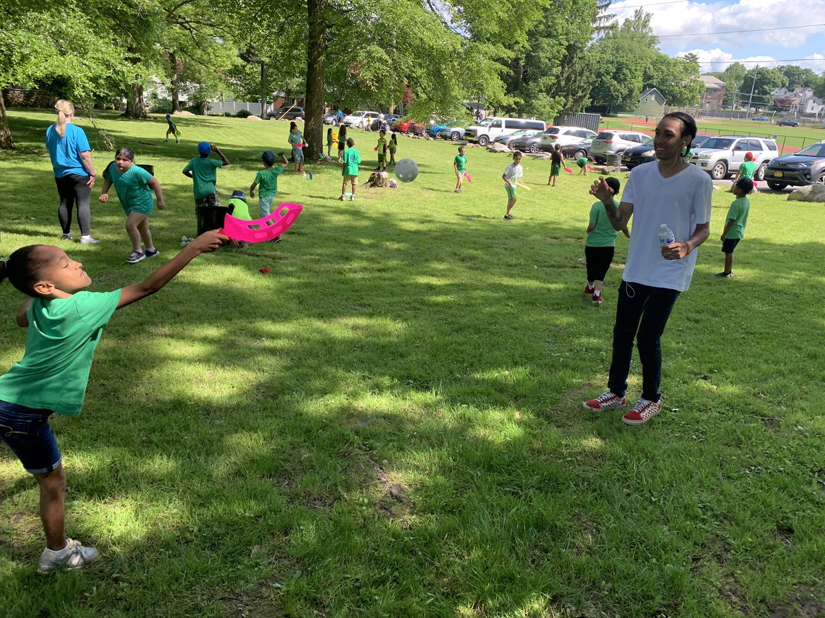 We’re all stars ⭐️ on #FieldDay. These 2nd graders had a lot of 🏃🏾‍♀️ exercise, 💧 water and 🎉fun today. Thank you to every parent, faculty and staff who made it <a href="/OaksideAwesome/">Oakside Elementary</a>! #peekskillpride