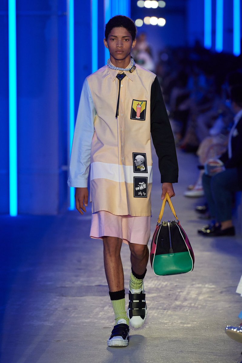 Shigeaki Arai Prada ss ssはプラダが登場 最近ミニマルテクノを聴いていたせいか ミニマル テクノと同質の感覚を受けた ジャケットとスポーツテイストをミックスしてるのに 印象は内省的 というよりよりもサイバー サイバー空間へトリップする Shigeaki Arai Prada ss ssはプラダが登場 最近ミニマルテクノを聴いていたせいか ミニマル テクノと同質の感覚を受けた ジャケットとスポーツテイストをミックスしてるのに 印象は内省的 というよりよりもサイバー サイバー空間へトリップする