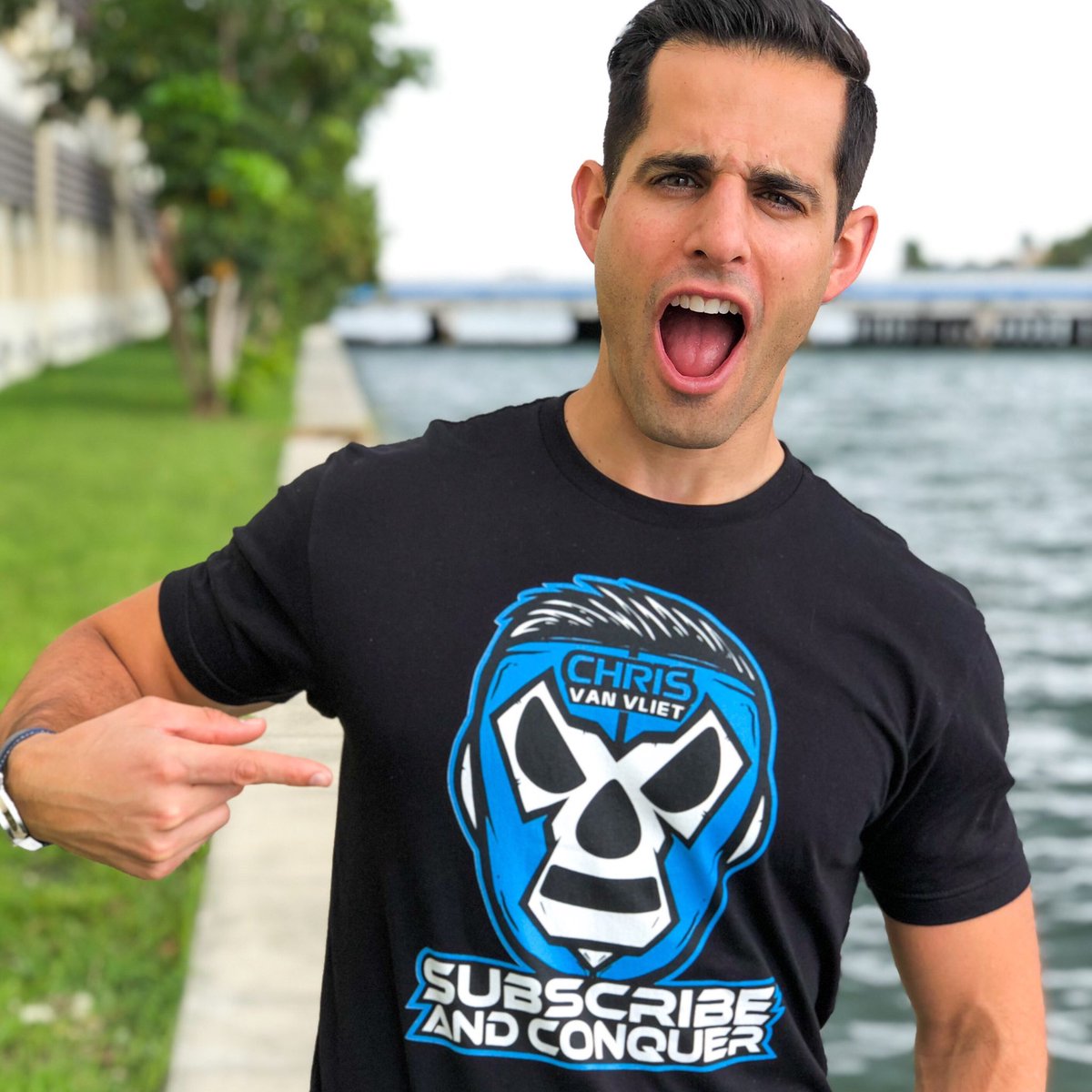 New episode of #3RShow this Sunday (June 9th) featuring <a href="/ChrisVanVliet/">Chris Van Vliet</a>. 

The First 2 listeners that DM me &amp; tell me what my 1st CD was gets a FREE SHIRT from 3rs.lol/Merch.

#WinSomeFREEshit