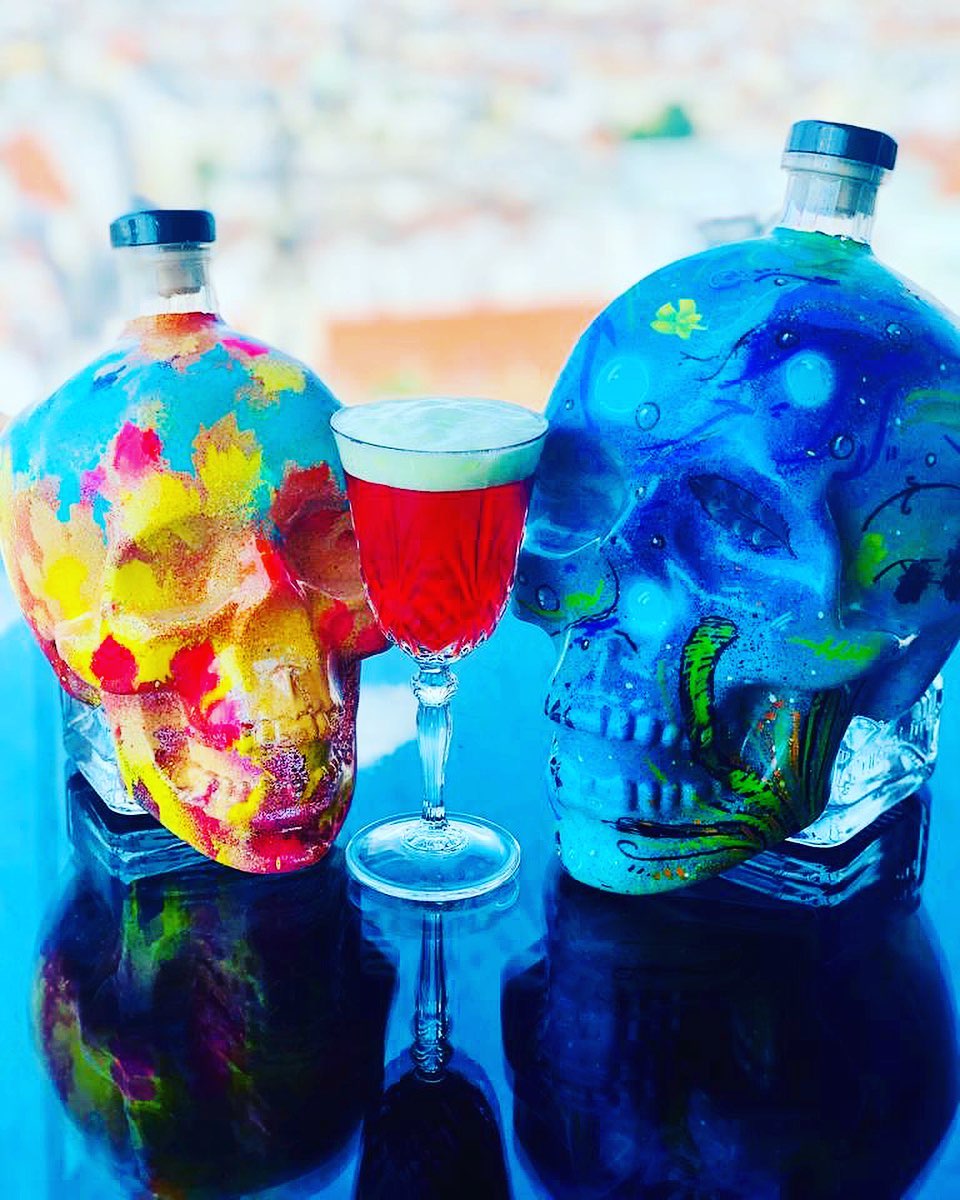 kitsati's tweet photo. #SO/Special #designed! 😍 This is what comes out when you mix #crystalheadvodka &amp; #dasloftwien! We are very happy to show you the first 2 #Crystalhead designs inspired from the ceiling that represents the 4 #seasons of the year #viennadistribution #dasloft #sovienna #feelthepulse https://t.co/ejpn5UG1DA