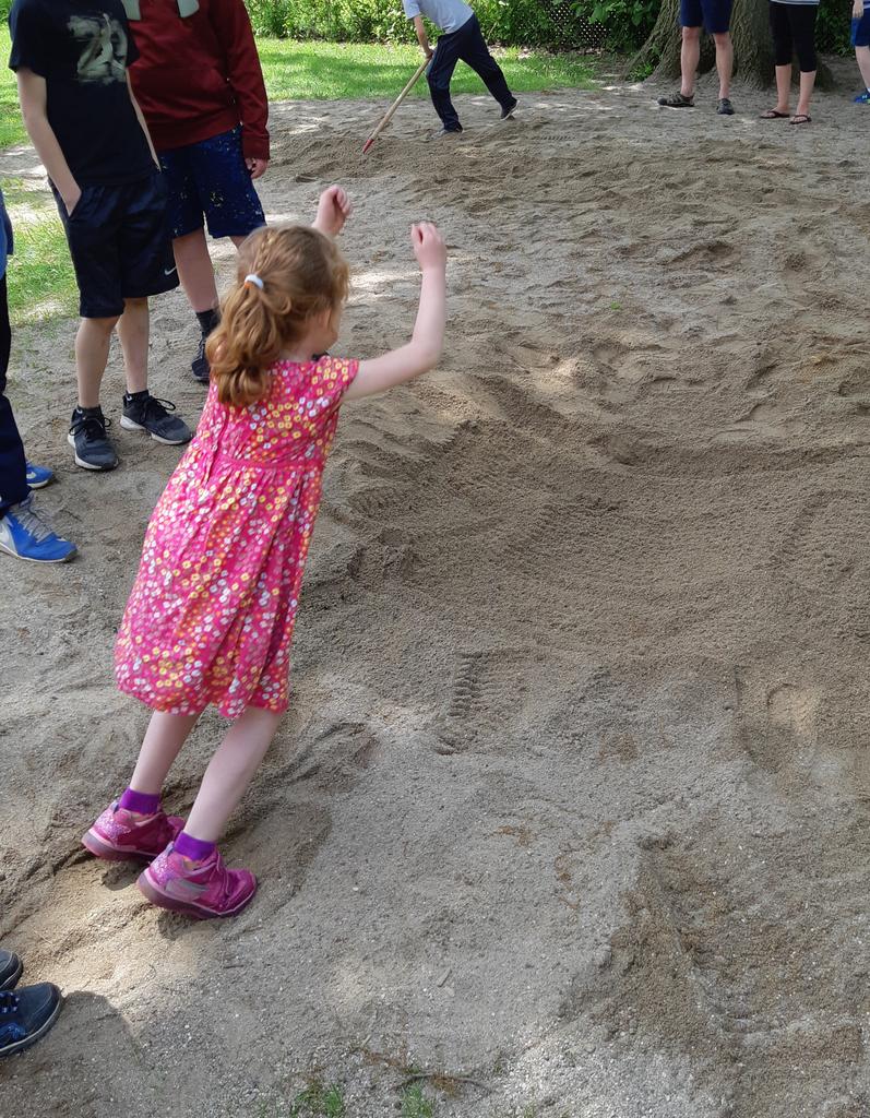 MsHBurgess's tweet photo. Rm 10 @NewDundeePublic has been working on our track and field skills in the gym. Today, with the help of some junior leaders, we took our skills outside! https://t.co/WPfQKPrVLg