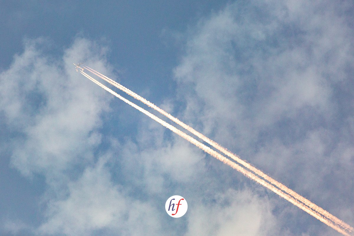 hyperfocalgr's tweet photo. #sky #airplane #clouds #split #jet #turbulance #telephoto https://t.co/qY0XOTqQ6n