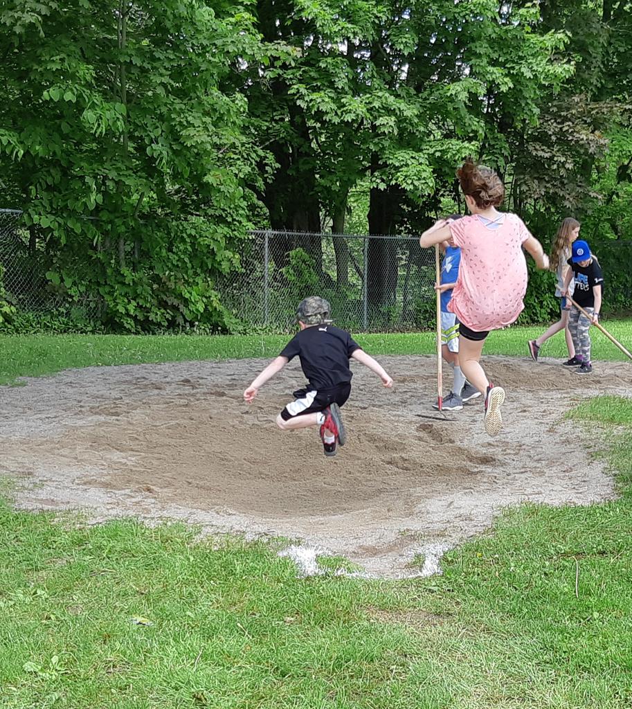 MsHBurgess's tweet photo. Rm 10 @NewDundeePublic has been working on our track and field skills in the gym. Today, with the help of some junior leaders, we took our skills outside! https://t.co/WPfQKPrVLg