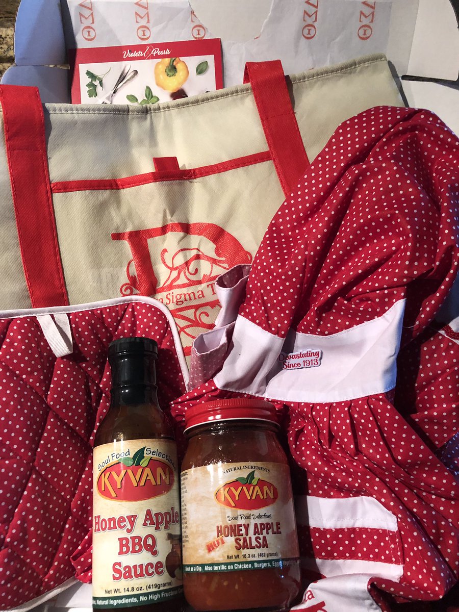 KYVAN82's tweet image. Guess what we are about to cook tonight?! Did you know our co owner @IamDelta3 is a member of @dstinc1913 She’s excited to get her hands on this #VioletsandPearls subscription box and to try some of her Soror @AbsolutelyQuad cook book recipes. Their products are available online.