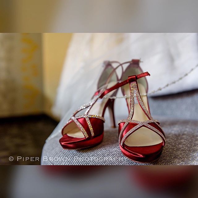 Jewel tones are bae! 😍 #piperbrownphotography #maweddingphotographer #RIWeddingPhotography #riweddingphotographer #bridalshoes bit.ly/2XvFKsu